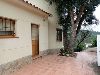 Venta Chalet en Urb. Font de Sant Llorens Lloret de Mar. Buen estado plaza de aparcamiento 270 m²