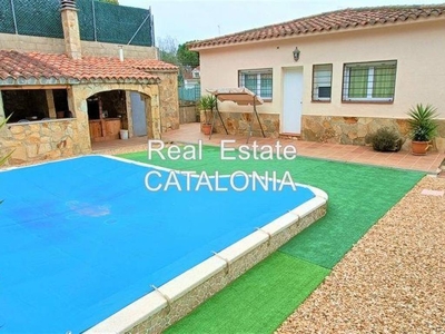 Venta Chalet Lloret de Mar. Muy buen estado plaza de aparcamiento calefacción central 135 m²