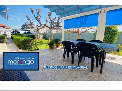 Venta Chalet Vila-real. Plaza de aparcamiento con balcón 130 m²