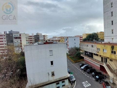 Venta Piso Algeciras. Piso de cuatro habitaciones Tercera planta con terraza