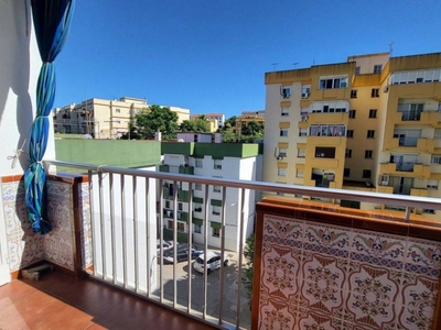 Venta Piso Algeciras. Piso de tres habitaciones en Averroes. Cuarta planta con balcón