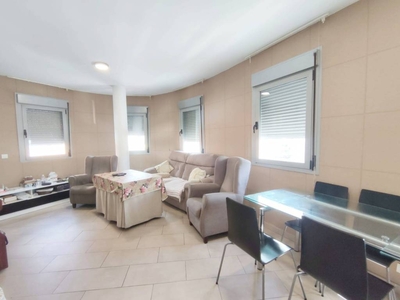 Venta Piso Algeciras. Piso de tres habitaciones en Calle Ruíz Zorrilla 4. Calefacción central