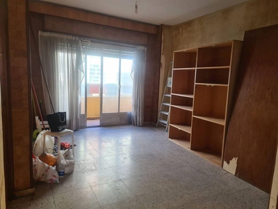 Venta Piso Algeciras. Piso de tres habitaciones Tercera planta con balcón