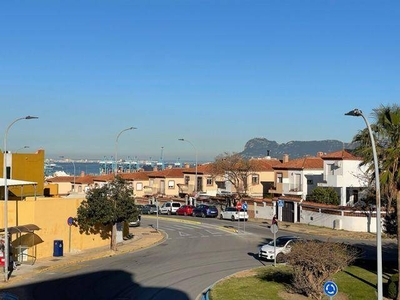 Venta Piso Algeciras. Plaza de aparcamiento con balcón calefacción central