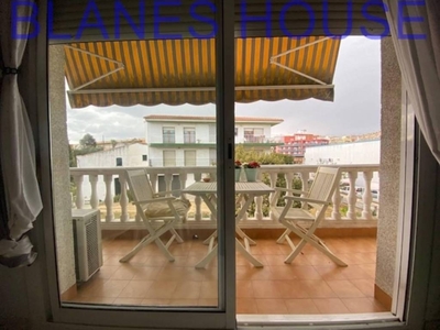 Venta Piso Blanes. Piso de tres habitaciones en Calle Illes Formigues. Buen estado segunda planta con balcón