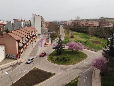 Venta Piso Burgos. Piso de tres habitaciones A reformar con terraza