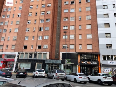 Venta Piso Burgos. Piso de tres habitaciones en Reyes Catolicos. Novena planta con terraza