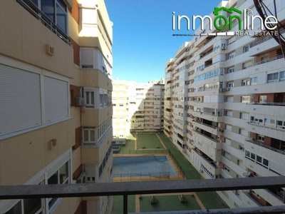 Venta Piso Cádiz. Piso de tres habitaciones en Nereidas. Séptima planta con terraza