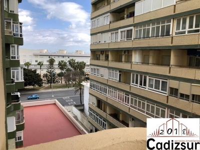Venta Piso Cádiz. Piso de tres habitaciones en Paseo MARITIMO. Buen estado quinta planta con terraza