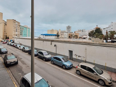 Venta Piso Cádiz. Primera planta con terraza