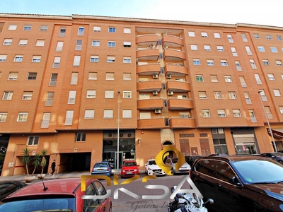 Venta Piso Castellón de la Plana - Castelló de la Plana. Piso de cuatro habitaciones en Rio Cenia. Segunda planta con balcón