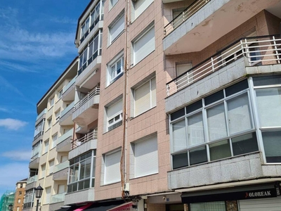 Venta Piso en Calle Santander 12. Colindres. Buen estado primera planta con balcón