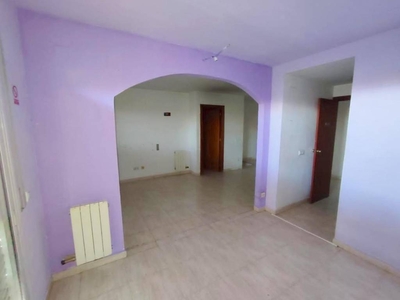 Venta Piso Figueres. Piso de tres habitaciones en Plaza Bascara. Buen estado con terraza