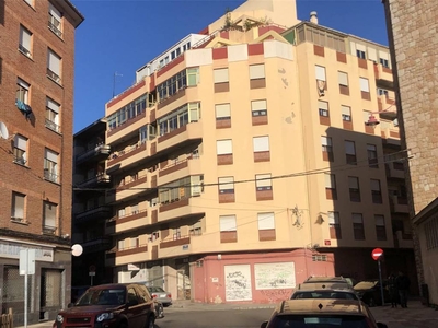 Venta Piso León. Piso de cuatro habitaciones en Calle San Vicente Mártir. Quinta planta
