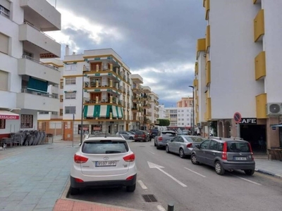Venta Piso Marbella. Piso de cuatro habitaciones en Calle VELEZ MÁLAGA. Buen estado segunda planta con terraza