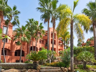 Venta Piso Marbella. Piso de dos habitaciones en Nueva Andalucía Marbella. Con terraza