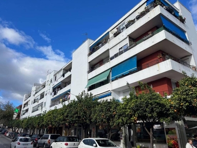 Venta Piso Marbella. Piso de tres habitaciones en Avenida Marques de Estella. A reformar cuarta planta con terraza