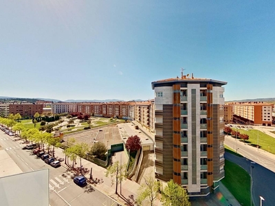 Venta Piso Miranda de Ebro. Piso de tres habitaciones en de europa en miranda de ebro 40. Quinta planta con terraza