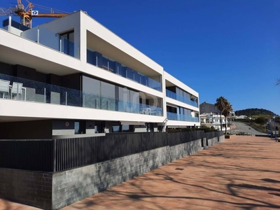 Venta Piso Palamós. Piso de cuatro habitaciones en Calle SALVADOR ALBERT I PEY 71. Buen estado con terraza