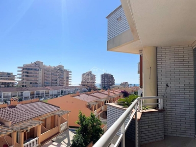 Venta Piso Peníscola - Peñíscola. Piso de dos habitaciones en Calle Alicante. Buen estado tercera planta con terraza