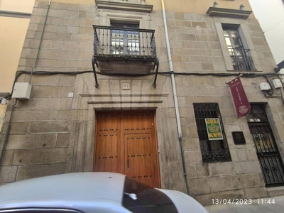 Venta Piso Plasencia. Piso de cuatro habitaciones en Calle Rúa Zapatería. Primera planta con terraza