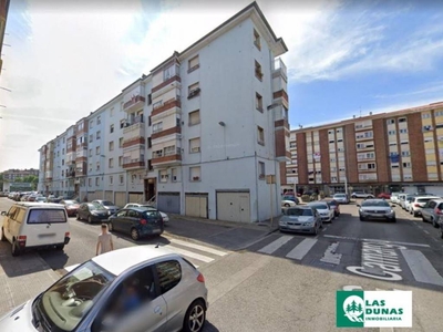 Venta Piso Torrelavega. Piso de dos habitaciones en zona Nueva Ciudad. A reformar con balcón