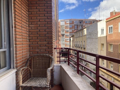 Venta Piso Valladolid. Piso de cuatro habitaciones Segunda planta con balcón