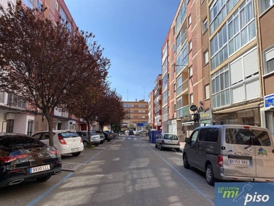 Venta Piso Valladolid. Piso de dos habitaciones en Calle PEREZ GALDOS. Buen estado primera planta con terraza