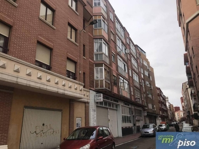 Venta Piso Valladolid. Piso de tres habitaciones en Calle LA UNION. Buen estado primera planta con terraza