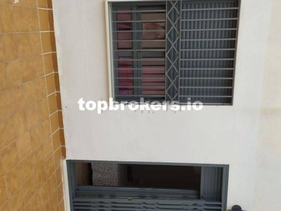 Venta Piso Vila-real. Piso de cuatro habitaciones Buen estado plaza de aparcamiento con balcón calefacción individual