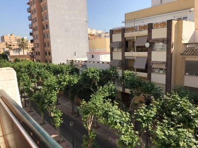 Venta Piso Vila-real. Piso de tres habitaciones en Estacio De L'. Tercera planta con terraza