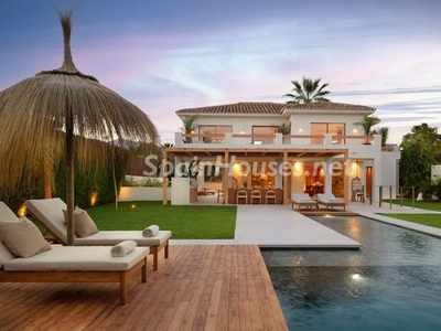 Villa en venta en Nueva Andalucía, Marbella