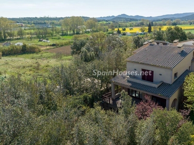 Villa independiente en venta en Llagostera