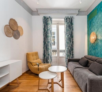 Apartamento de alquiler en Calle de Cervantes, Cortes - Huertas