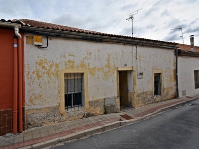 Venta Casa adosada en Calle Baja del Caño Nuevo Olmedo. A reformar 104 m²