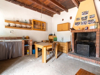 Casa en carrer vint-i-set finca rústica de olivos con masía de piedra, agua de riego y buen acceso en Camarles