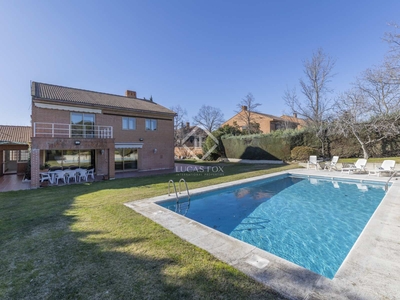 Casa / villa de 530m² en venta en Majadahonda, Madrid