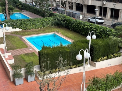 Piso en carrer de manila 55 maravilloso piso esquinero muy amplio y luminoso, gran terraza y piscina comunitaria, en Barcelona