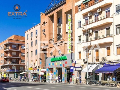 Piso excelente piso exterior de dos habitaciones dos baños recién reformado en Madrid