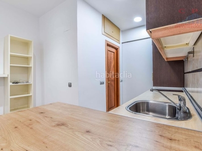 Piso magnífico y luminoso apartamento reformado de 30 m2 y 1 habitación; cercano al metro de vinateros en Madrid