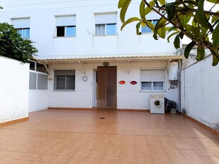 PISO CON PATIO EN VENTA EN MANCHA REAL.