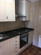 Piso en venta. Pis a bona zona, 2 hab,1 vestidor,1 bany , cuina, menjador,terrassa de 9 m²,calf de gas, finestres d´al.lumini,pis molt lluminos