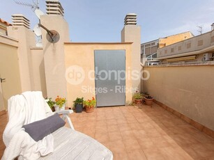Piso en venta. Piso acogedor. Sant Pere de Ribes, bajos con cocina integrada,habitación doble,terraza privada y ascensor. Ideal para inversión.
