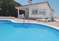 -VERY NICE HOUSE WITH QUIET SWIMMING POOL.