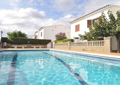 -HOUSE WITH COMMUNITY POOL AND TENNIS 500 METERS FROM THE BEACH.