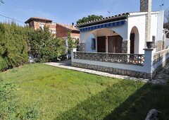 -QUIET HOUSE WITH LARGE GARDEN, WIFI AND 200 METERS FROM THE BEACH.