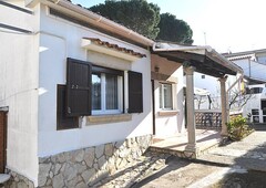 -HOUSE WITH GARDEN, BARBECUE AND AIR CONDITIONING.