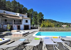 Villa con piscina privada, wifi, aire acondicionado y vistas a montaña ideal para familias y parejas - WiFi Gratis