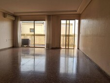 Venta Piso Algemesí. Piso de cuatro habitaciones en Valencia. Tercera planta con balcón