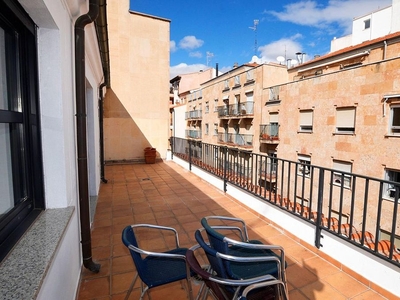 Alquiler de piso en Centro - Salamanca de 3 habitaciones con terraza y balcón